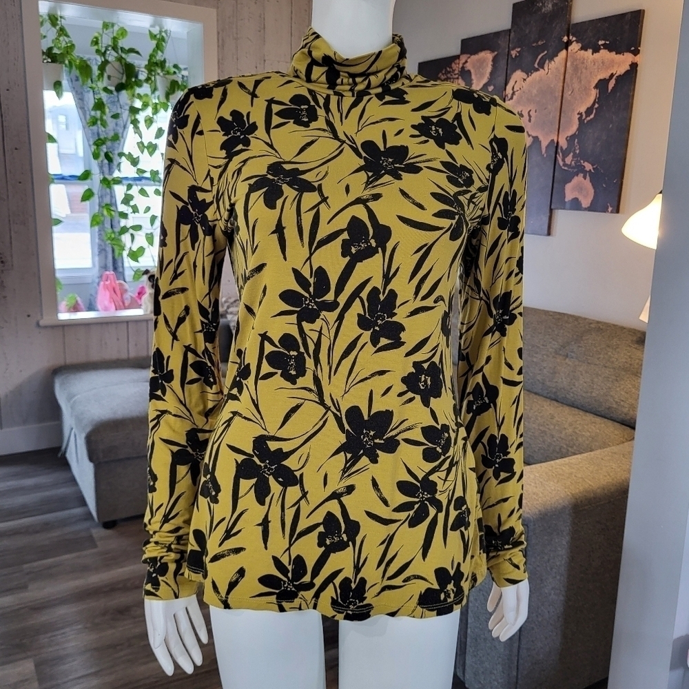 RW&CO - Mustard Floral Turtle neck long sleeves blouse